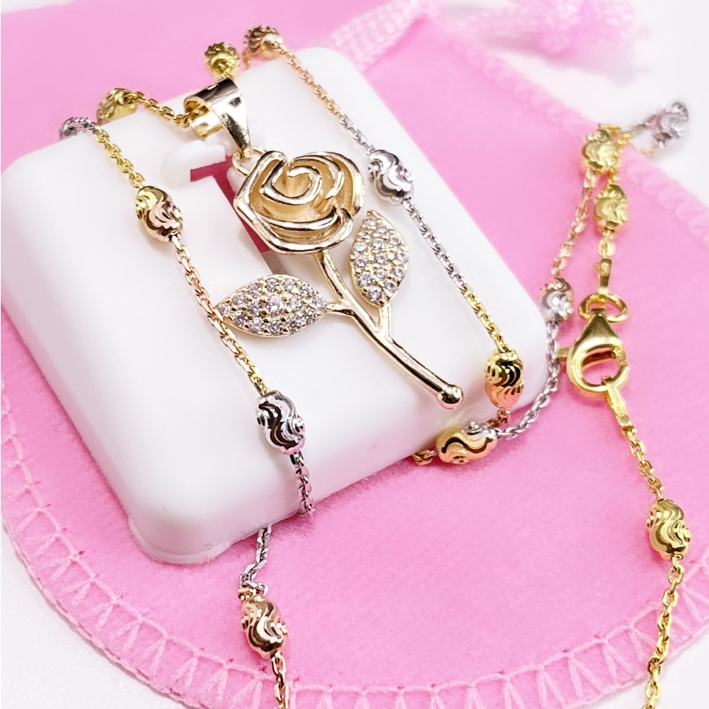 Elegant Gold Rose Pendant Necklace